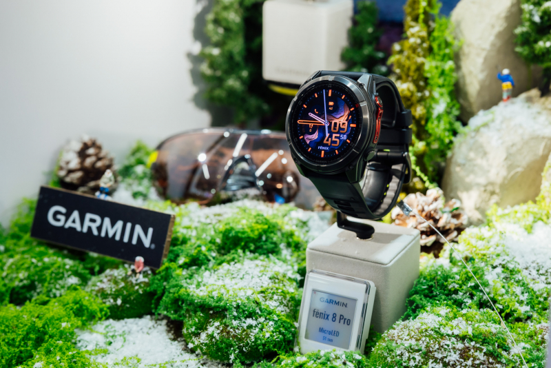 YY易游m6米乐携手Garmin 推出首款Micro LED智慧手表