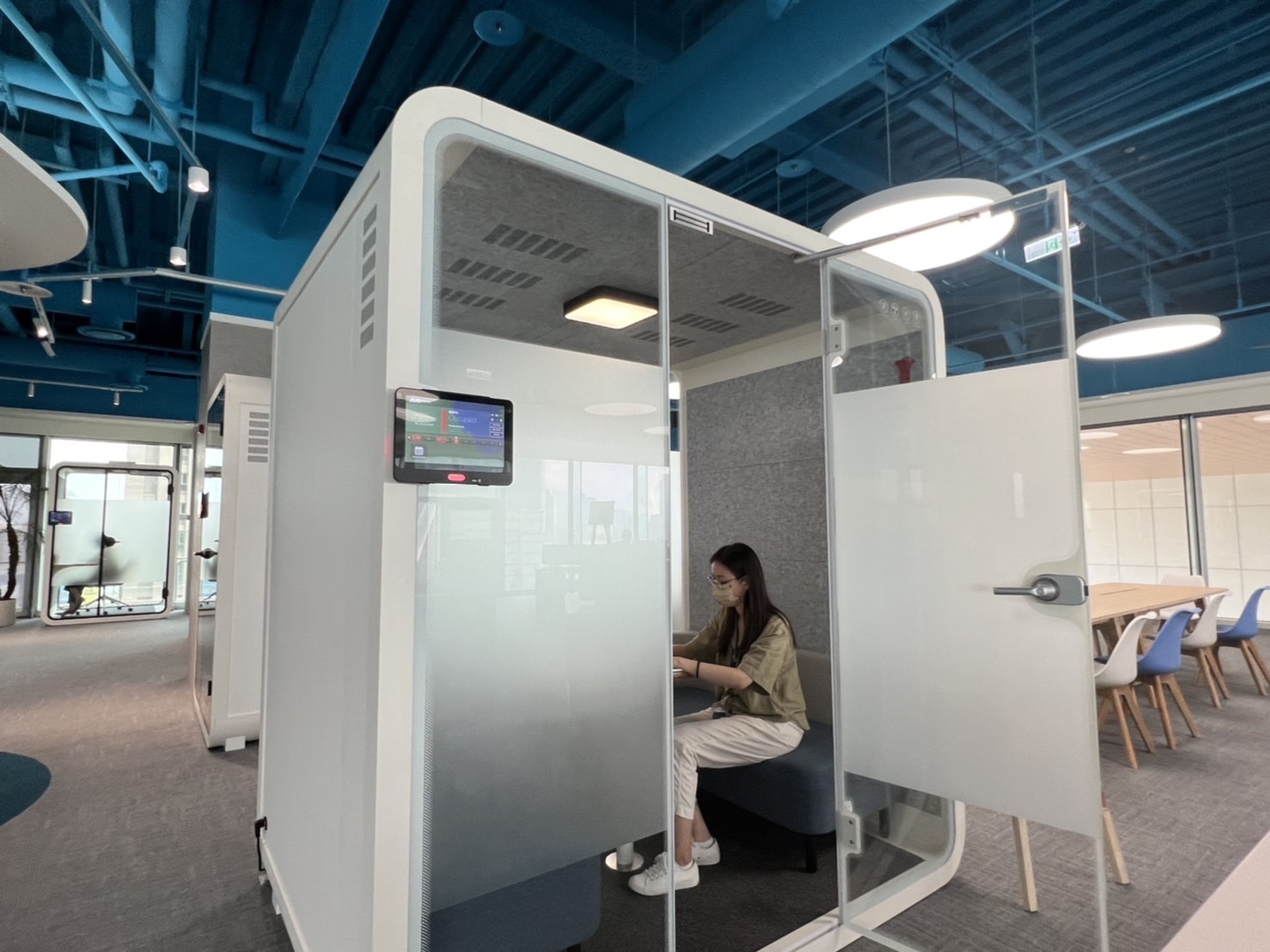 友達高雄據點的智慧行動辦公艙，展現友達在面板以外的研發應用軟實力