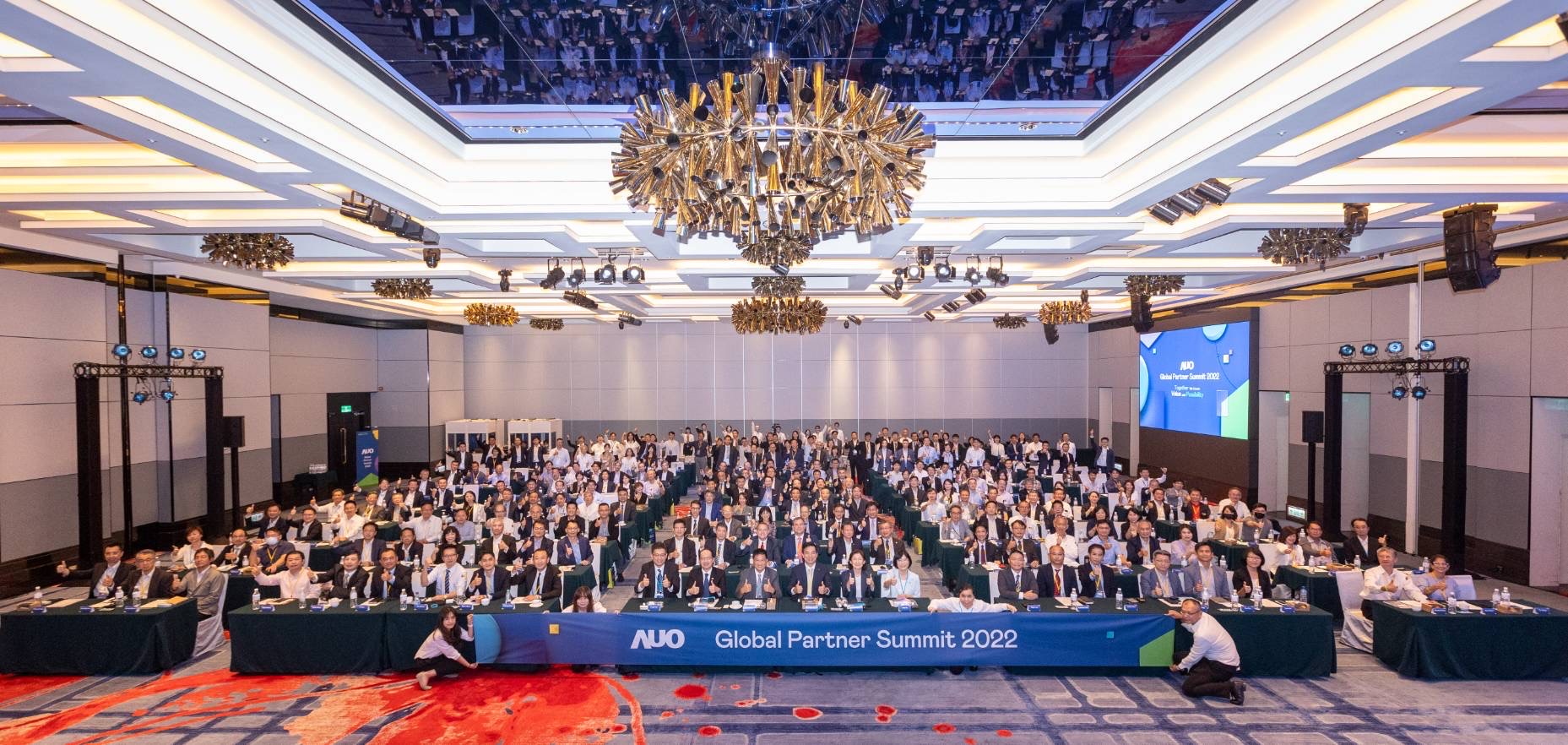 友達推動「安心、創新、用心、同心、盡心」五星職旅，為菲籍員工打造全方位照護，首度贏得「人權實踐與發展領袖獎」殊榮