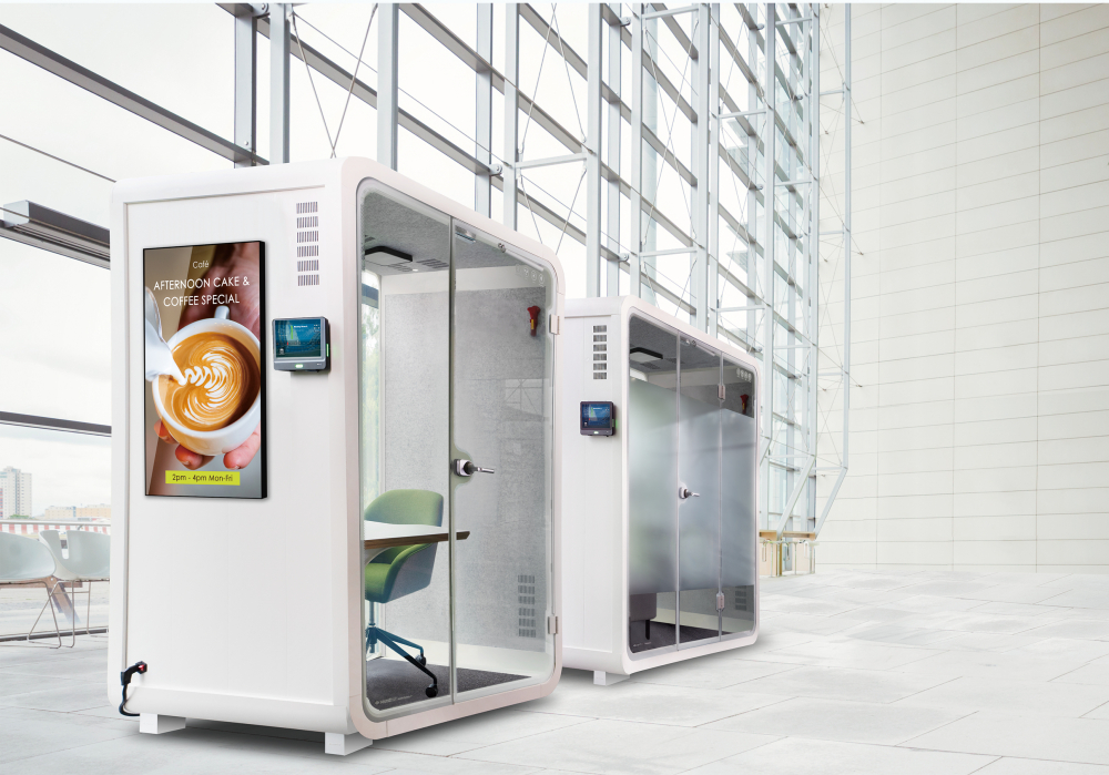 YY易游m6米乐子公司达擎之智慧行动办公舱，采用PDLC智能调光玻璃设计，透过通电与断电的电流切换，呈现透明与雾面效果，具节能降耗特性并兼顾隐私，确保信息安全