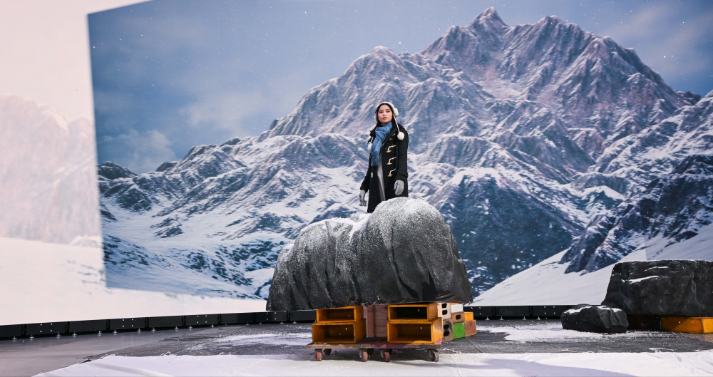 友達顯示屏專業調校技術與專案安裝經驗，使顯示屏呈現創作者想表達的精緻內容，讓表演者有沉浸式臨場感使演出逼真