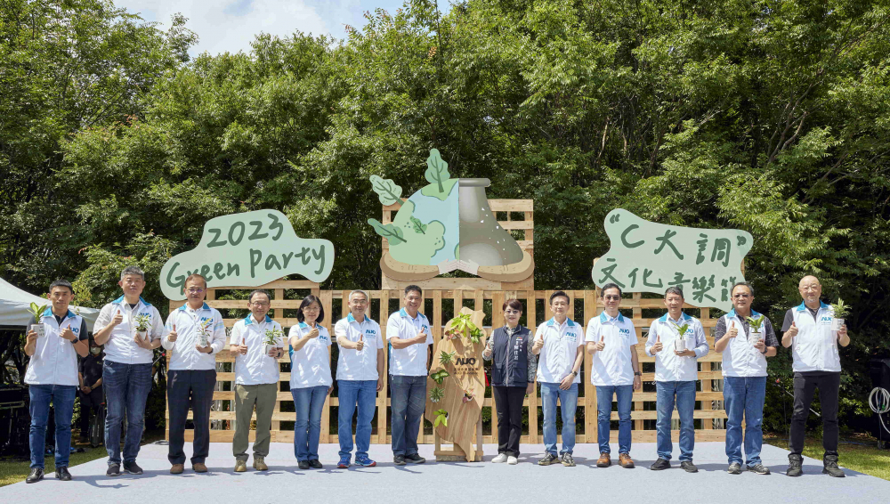 友達光電攜手供應商夥伴及台中市政府，共同倡議及推廣加樹減塑、節能減碳的淨零綠生活