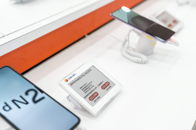 台灣大哥大導入創利空間ELSA電子價格牌系統，減少紙本印製與裁切，亦能即時調整產品價格及庫存標示