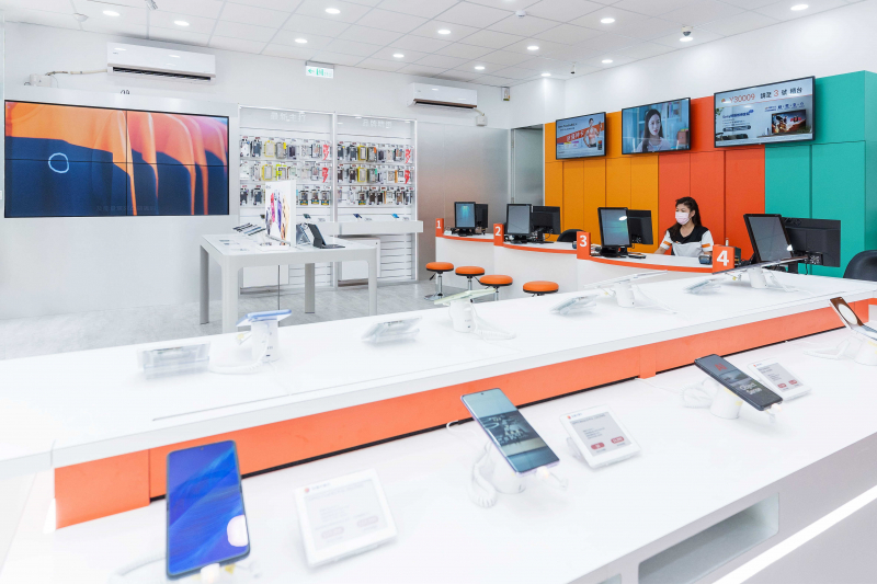 創利空間智慧零售軟硬整合方案，協助台灣大哥大門市完成數位內容行銷系統的佈建，打造全新世代的數位服務據點