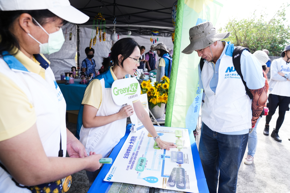 2023年友達永續基金會Ocean Party活動攜手社會企業及地方創生團體，策展食衣行等循環再生環教市集，及電動巴士接駁等低碳活動設計，打造減塑低碳的永續淨灘活動
