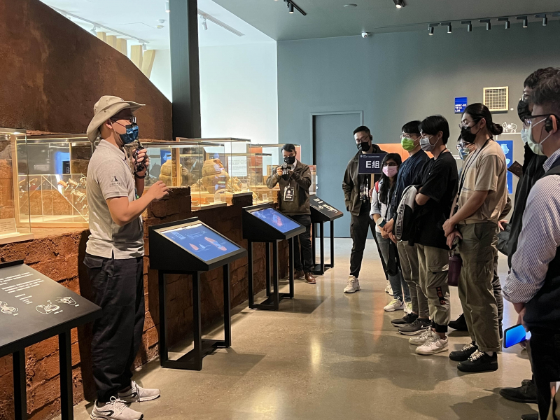 友達招募員工為文化志工，擔任文化館導覽大使，積極推廣文資保存、文史教育