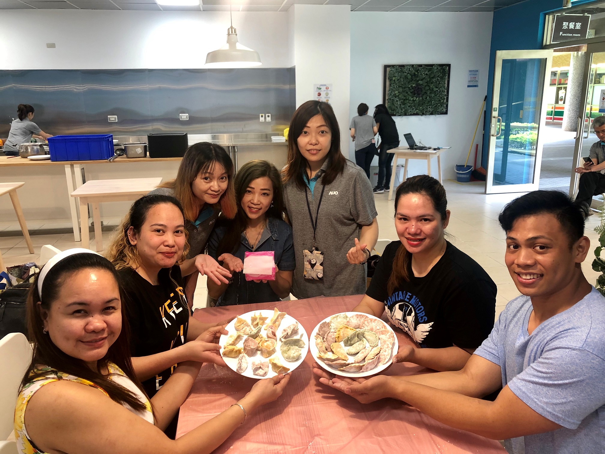 友達將DEI理念貫徹到企業文化和實踐，舉辦如台菲廚藝交流等活動，讓同仁了解彼此文化差異、培養情感