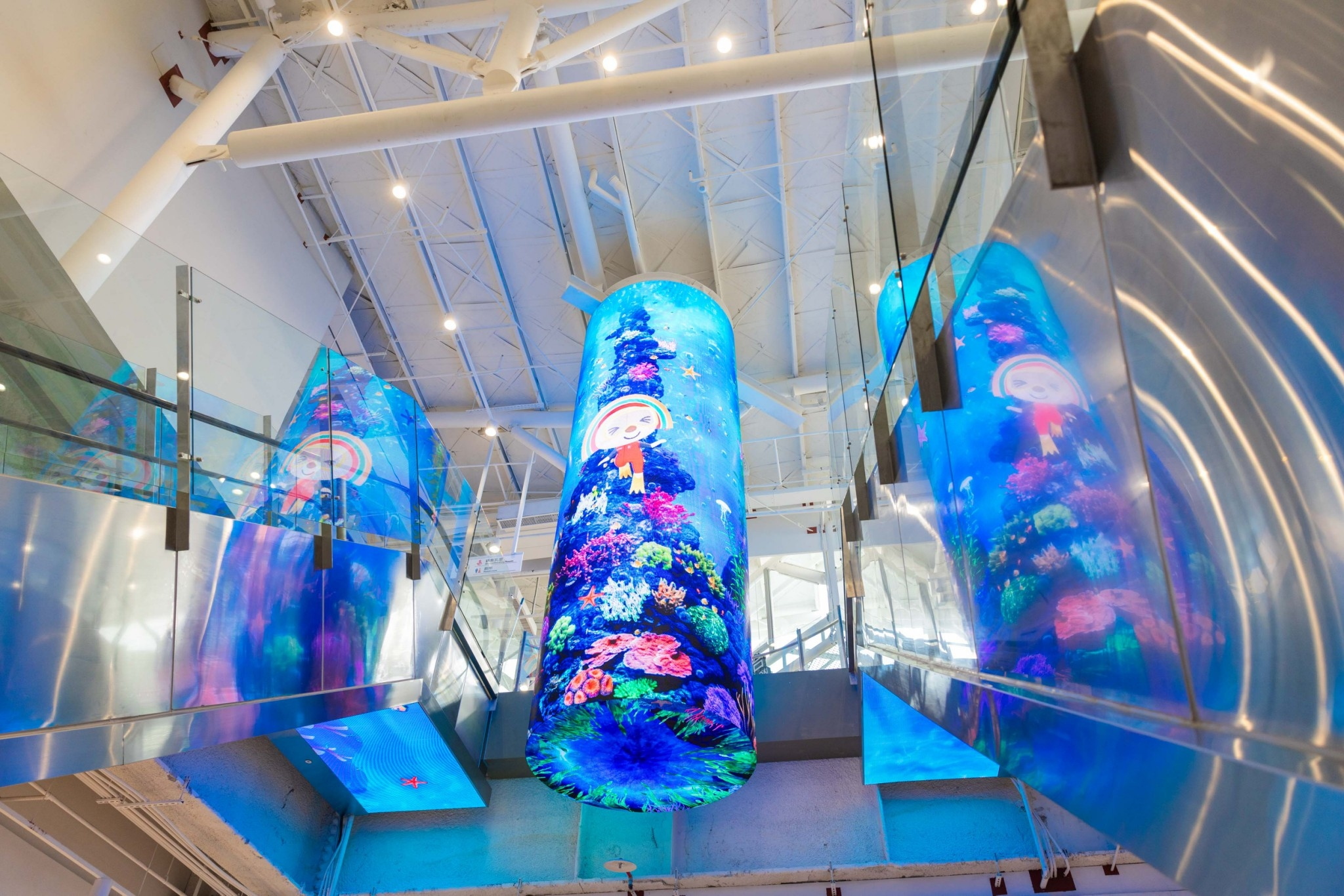 達擎與傑可達整合先進顯示技術與軟硬體應用服務，提供一系列大型LED顯示解決方案，為全新改裝開幕的「清水服務區」佈局嶄新視覺體驗。