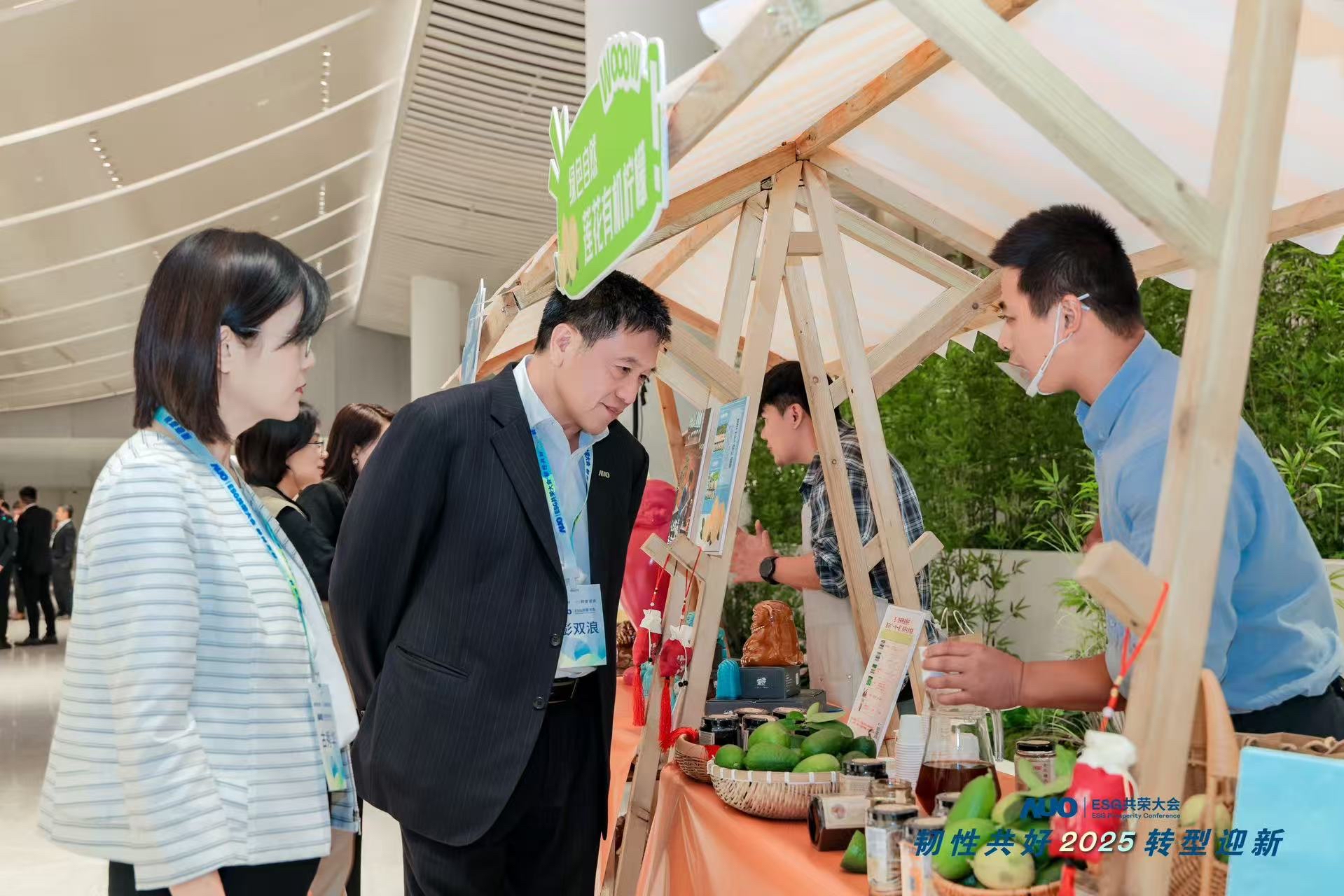 YY易游m6米乐大会设置ESG互动展区，携手ADT、华展工业等供应链伙伴与社会企业，集中呈现绿色产品、循环成果与社区共融实践，通过可观可感的沉浸式体验，构建从技术到文化的立体永续价值链，获得与会嘉宾广泛好评。