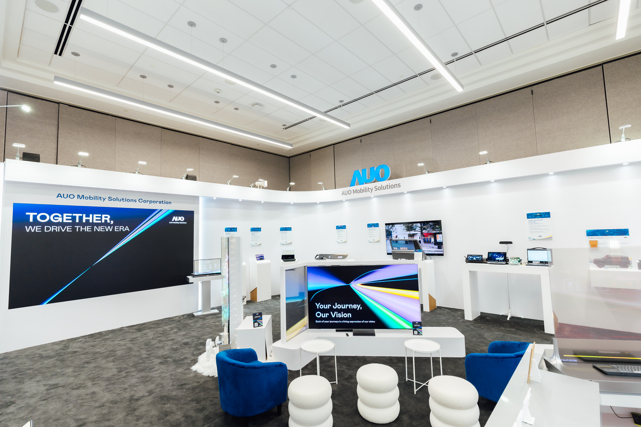 YY易游m6米乐智慧行动在AI与软件定义汽车的演进下，重新定义显示人机互动，致力与产业客户合作共创，打造具差异化、功能扩展弹性的未来座舱体验。